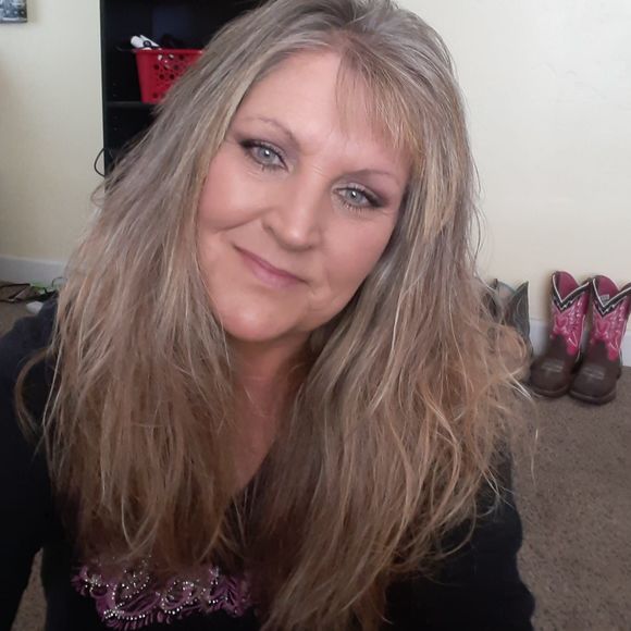 Meet your Posher, Vicky - Picture 1 of 1